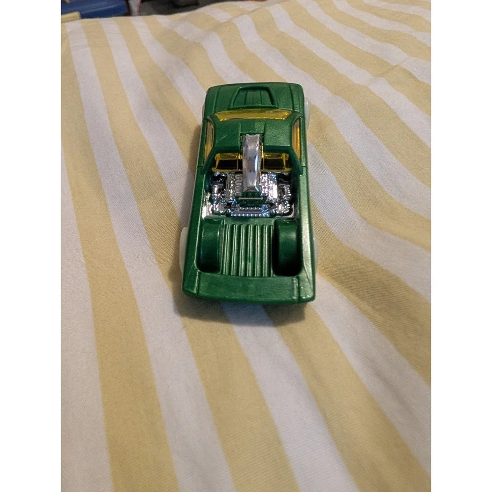 Hot Wheels Bedlam Diecast Car Toy Green White 1:64 Scale P78-S35 2015 B3550